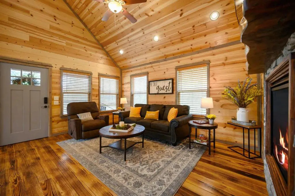 5 Star The Hidden Gem Farmhouse Romantic get away w EV connection