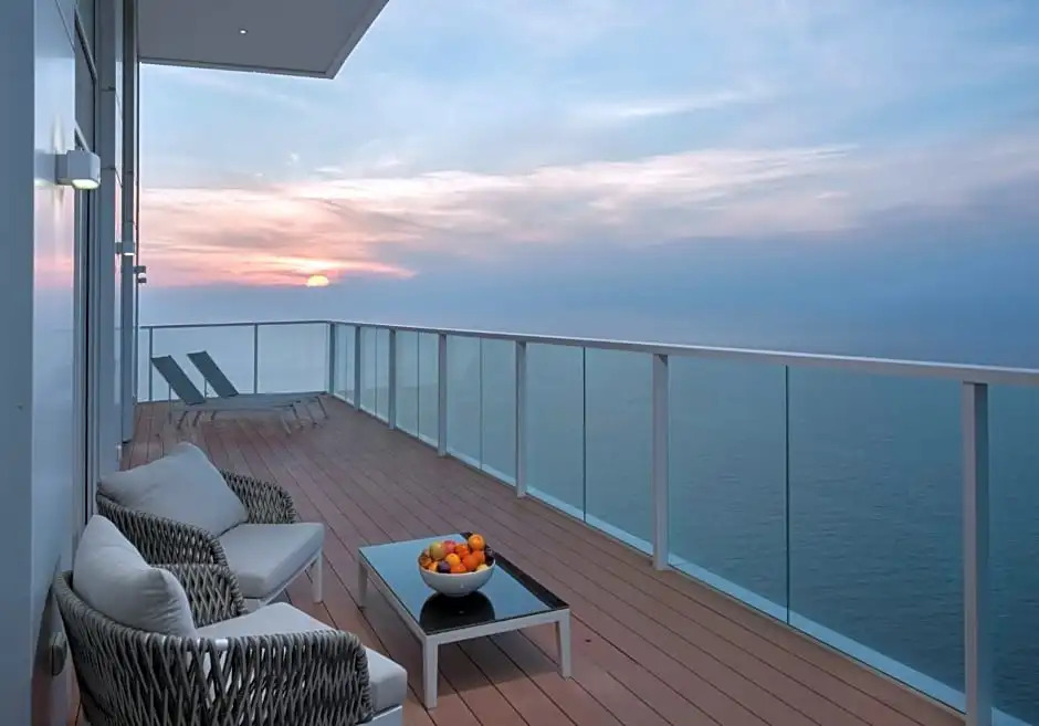 Island Suites Hotel