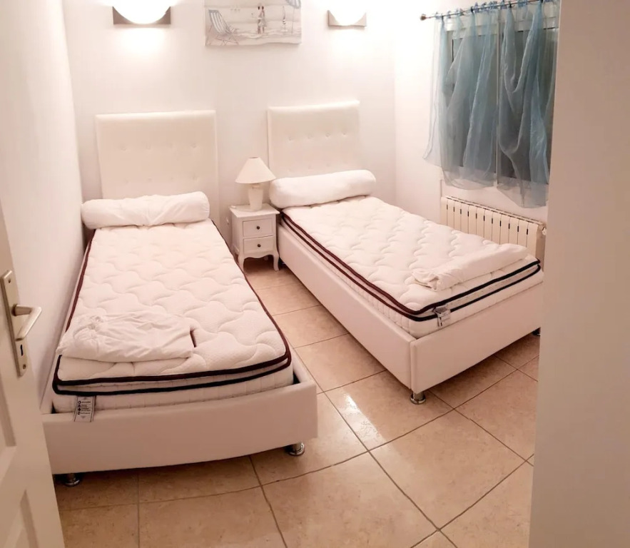 House With 2 Bedrooms in Marseille, With Pool Access, Terrace and Wifi