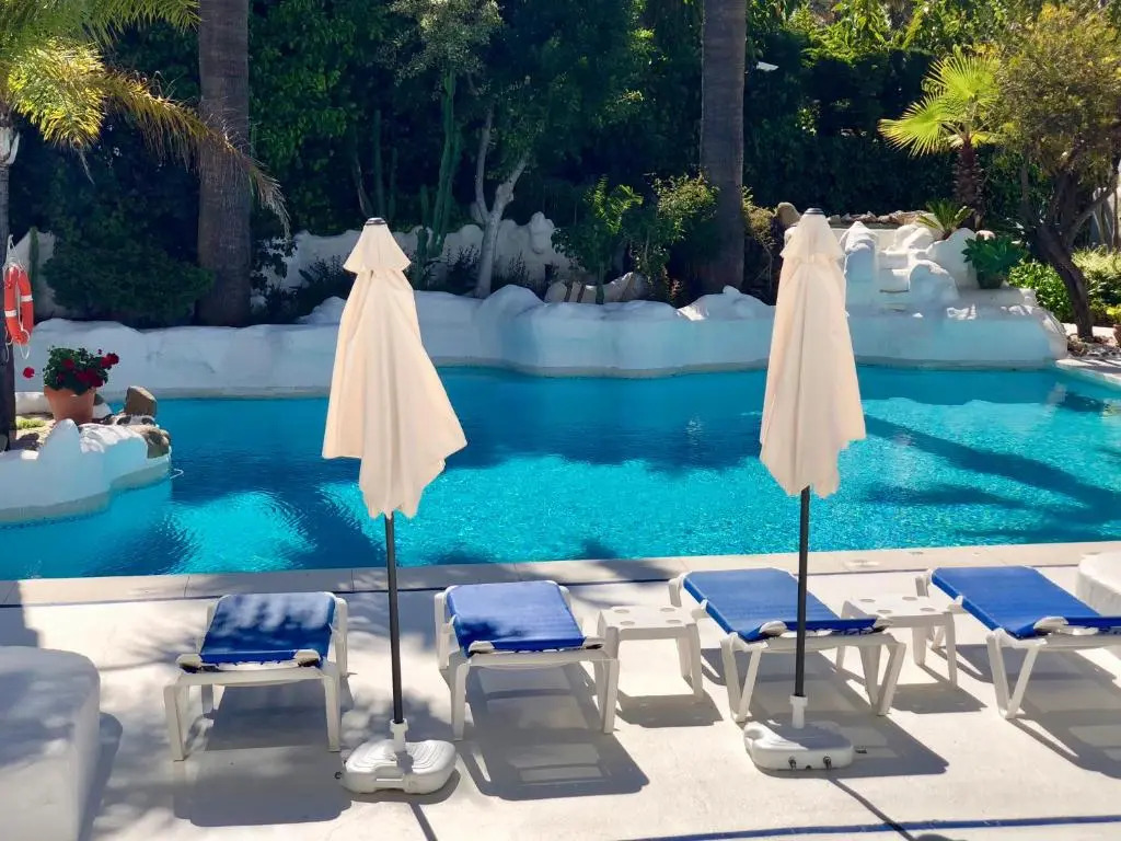 Luxury apartment in La Isla, walking distance to Puerto Banus