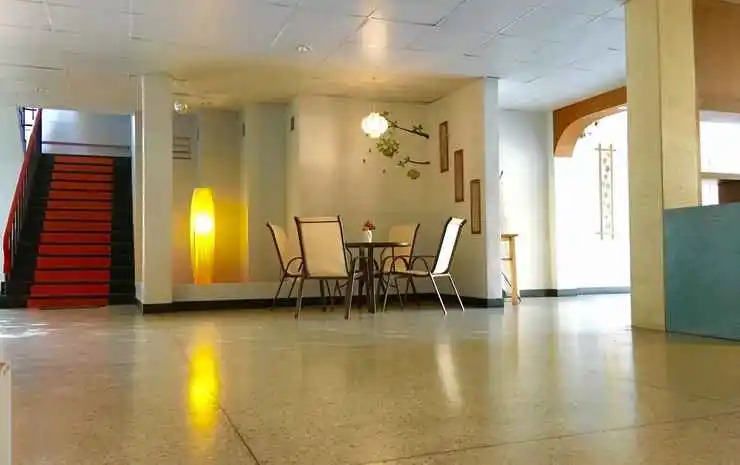 Summer Hotel