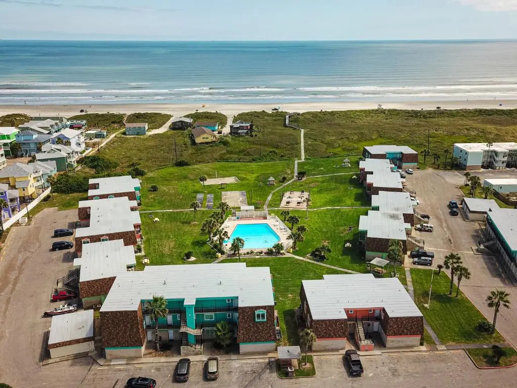 IR45 Bottom Floor Condo, 3 Bedrooms 2 Bath, View of Shared Pool, Boardwalk