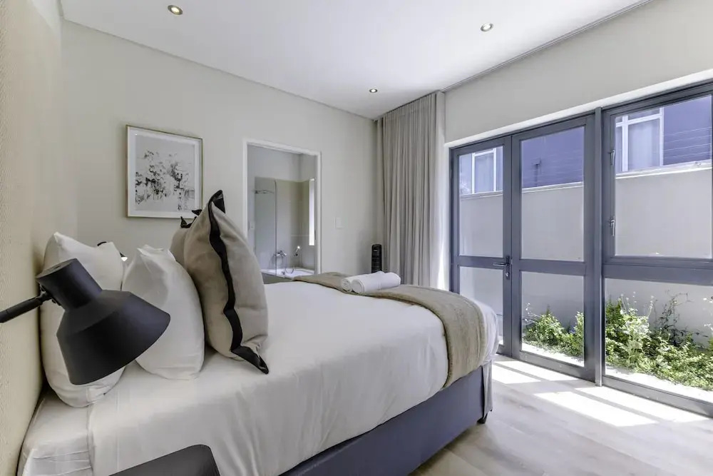 Newly Renovated 3 bed Apartment With Splashpool - 2283