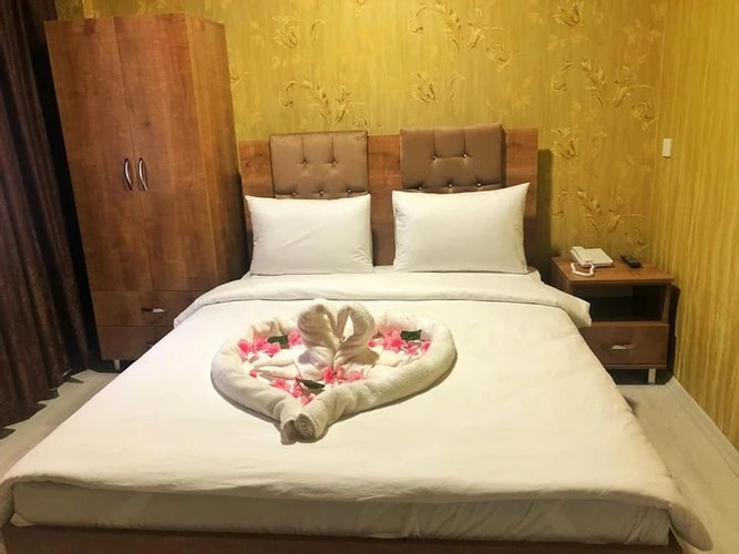 Big Molls Hotel
