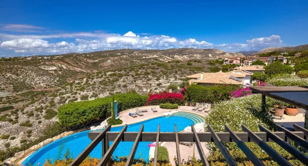 Modern apartment NZ11 large balconies with Sea and Mountain Views