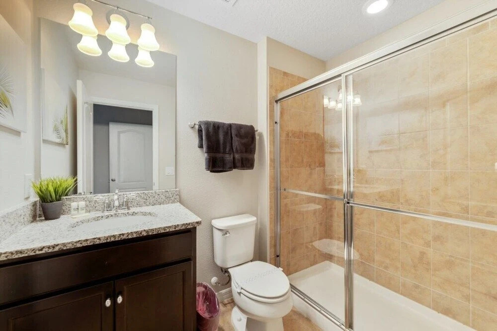 Windsor At Westside Luxury Pool 5 Bedroom Home by Redawning