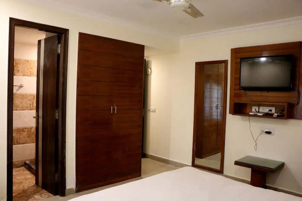 OYO 5190 Hotel Golden Inn
