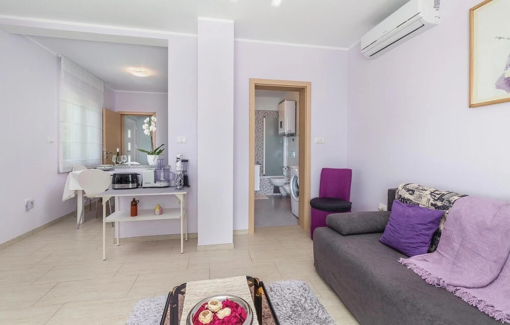 Lovely Home In Peruski