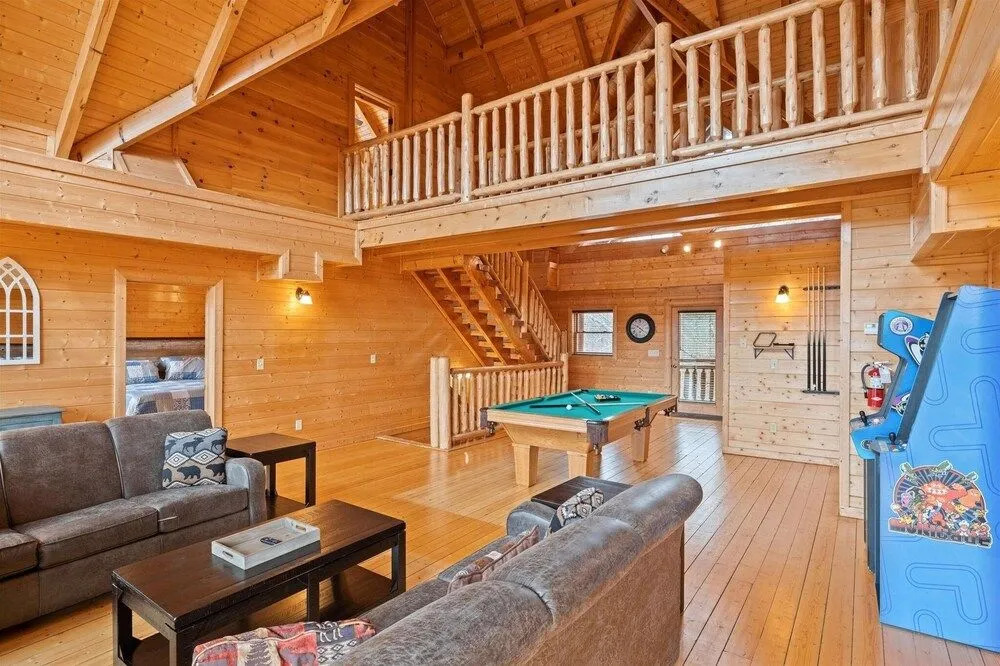 Blue Ridge Refuge 8 Bedroom Cabin by Redawning