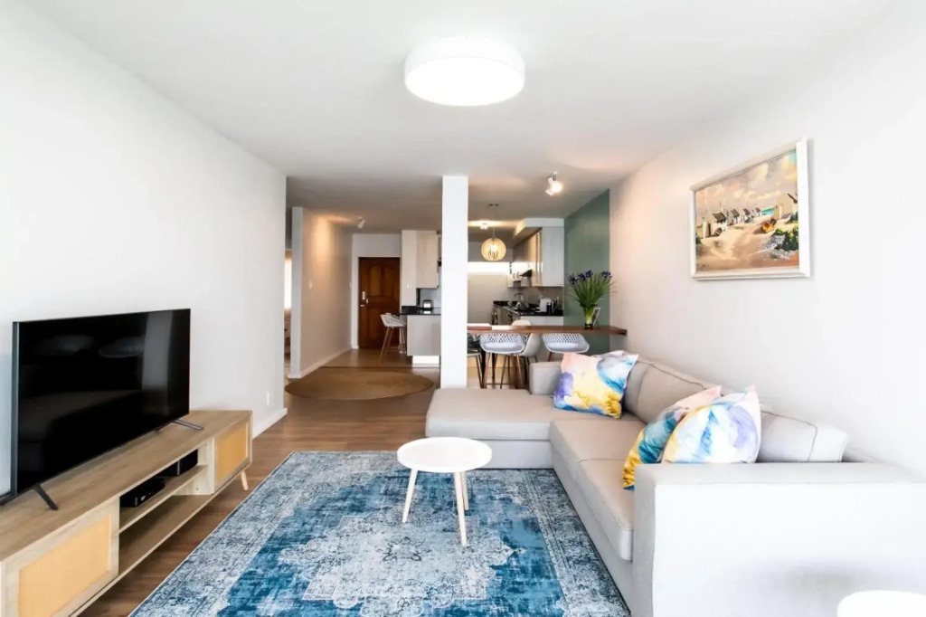 Bayview 208