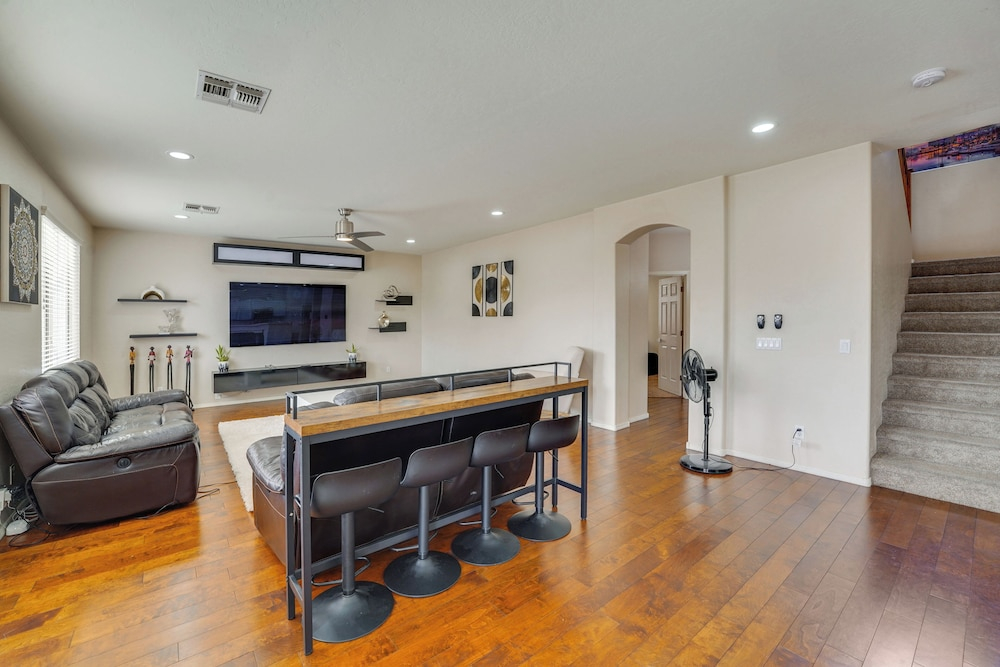 Pool & Great Location! Smart Home in Chandler
