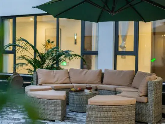 Banbian Mountain Island Hotel