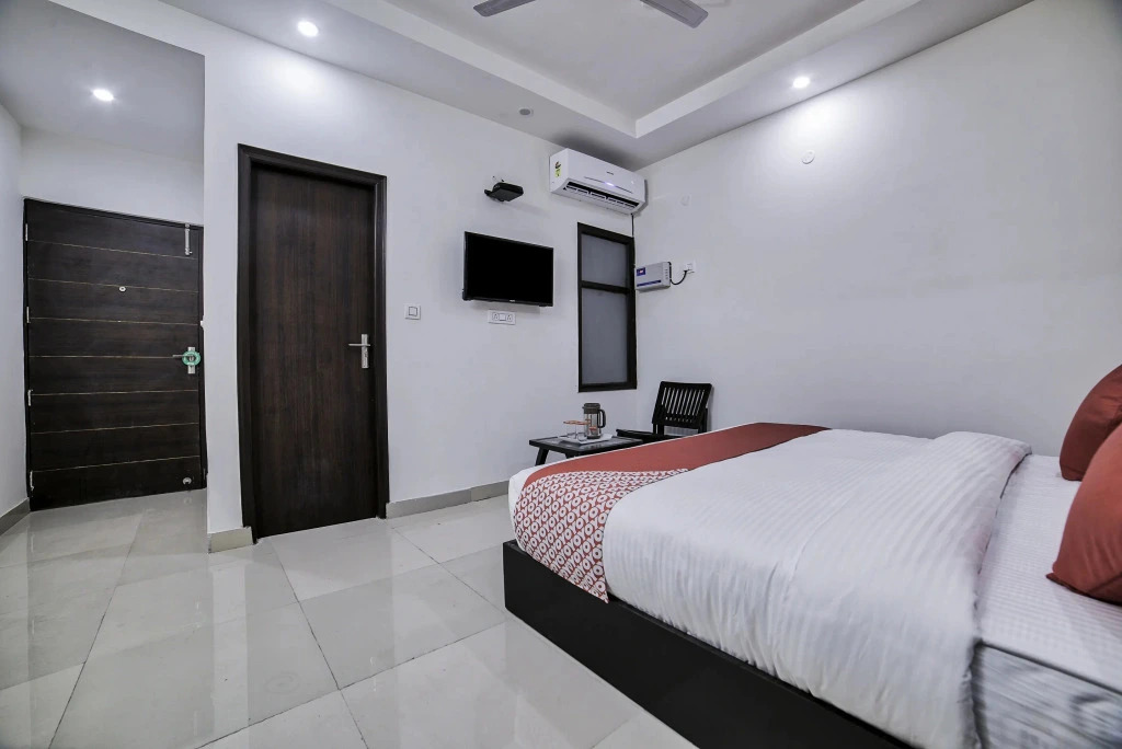 Crown Residency by OYO Rooms