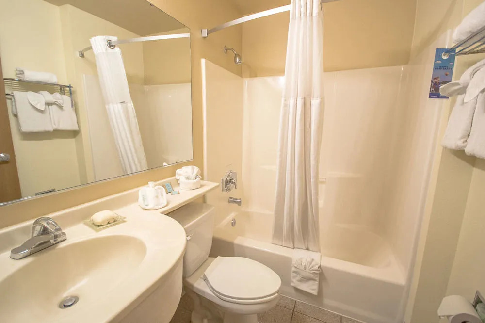 Auburn Travelodge Inn and Suites