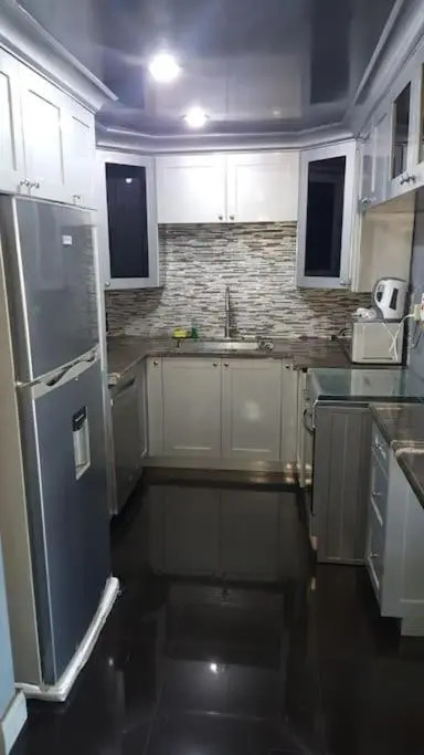 2bed apt with 24hr Security*