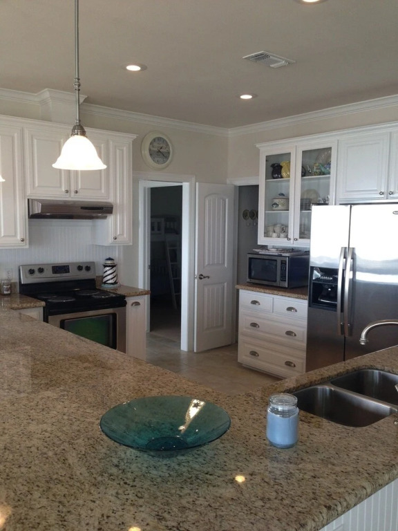 Shore Haven 2 Bedroom Home by RedAwning