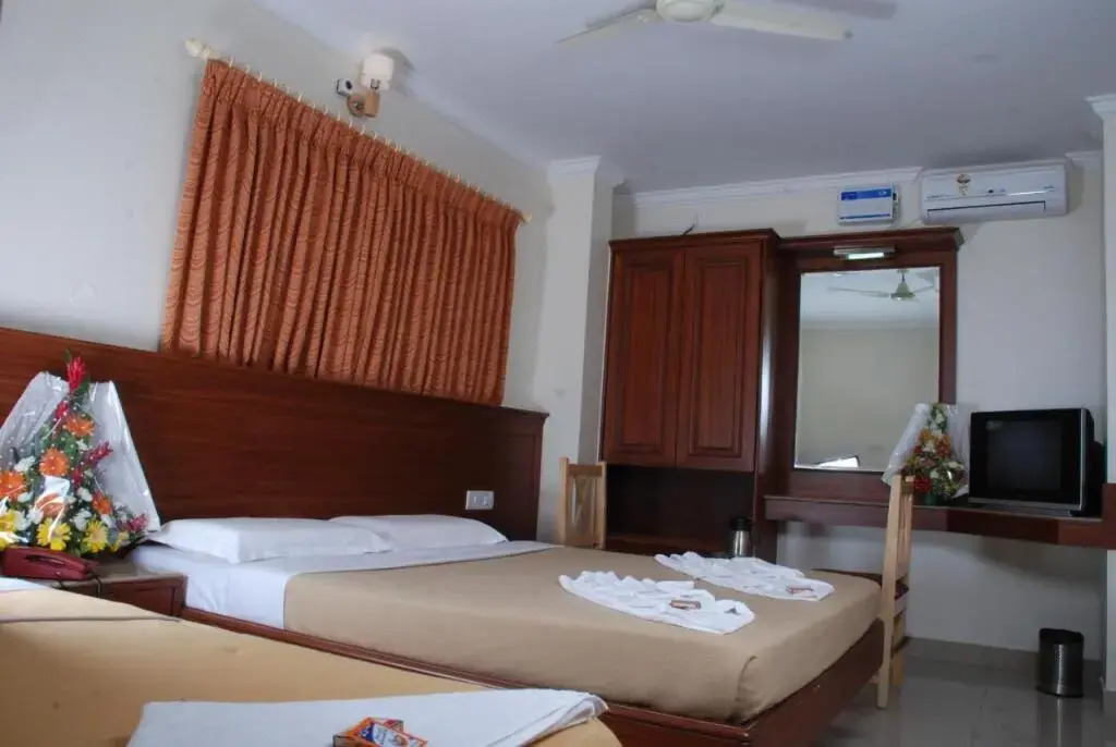 Snt Comforts Lodge by OYO Rooms