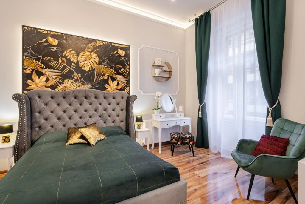 Premium Art Deco Apartment at Broadway // 4BDR & 3BR