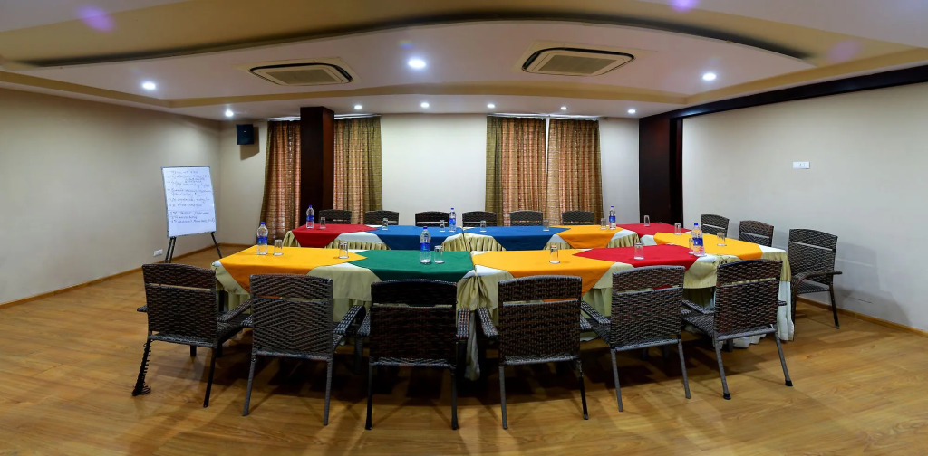 Royal Palm - Hotel Near Udaipur Railway Station