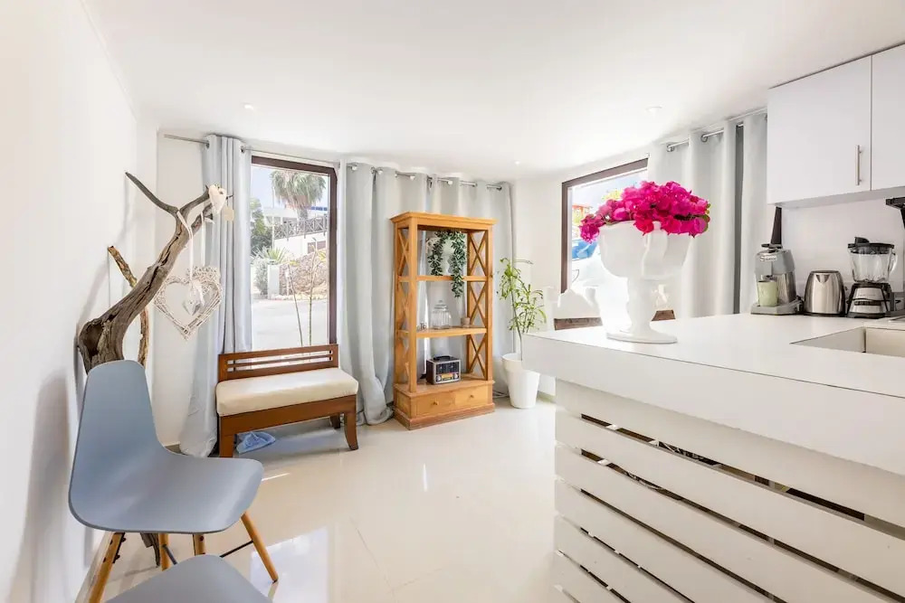 Beautiful Villa with pool near the beach for groups