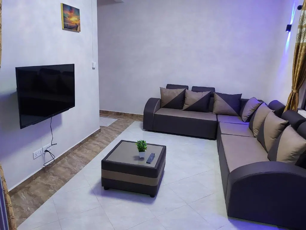 RS VILLAS - Three bedrooms share apartment with private room and free WIFI and 100mts to the beach and ac and 100mts to bus stop and pool