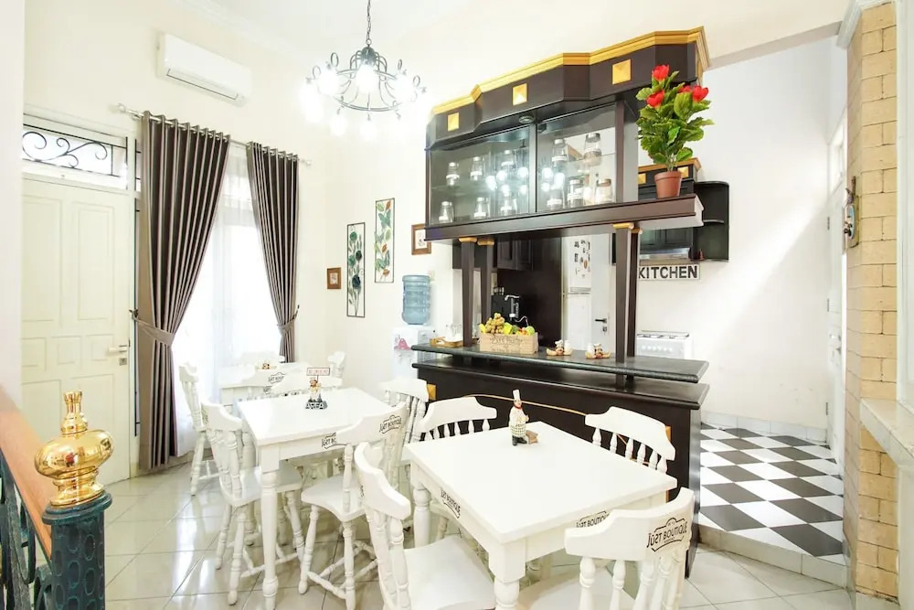 Just 11 Boutique Syariah Mitra RedDoorz near UGM Yogyakarta