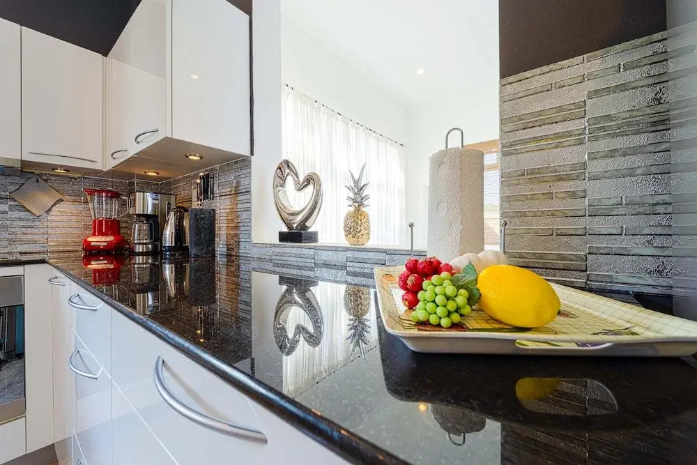 Luxurious 5-Bedroom Private Pool Villa! PV6