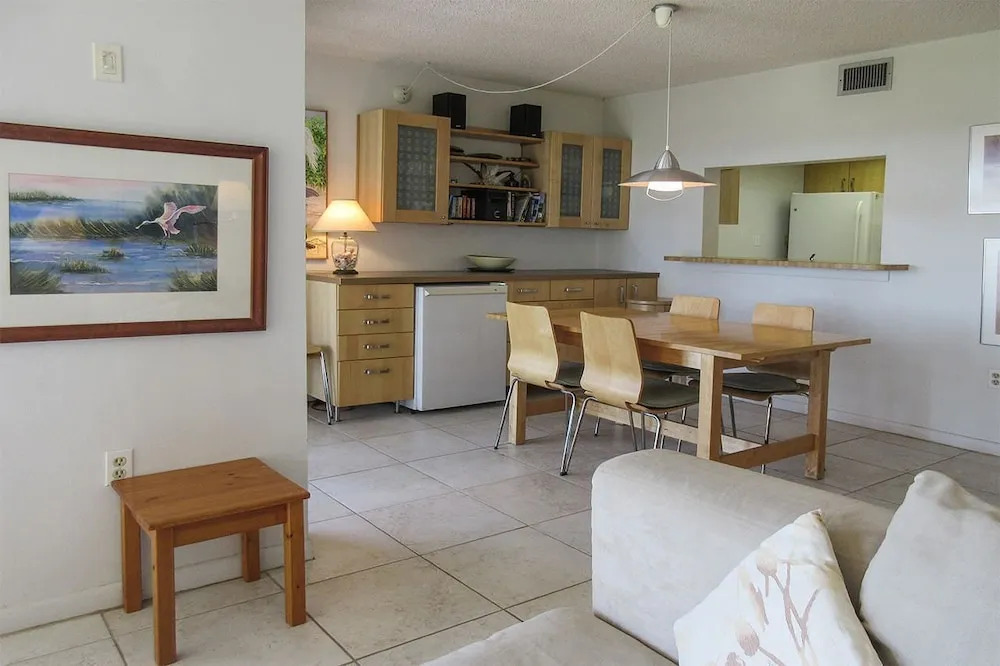 Sandarac 109B - 2 Br Condo