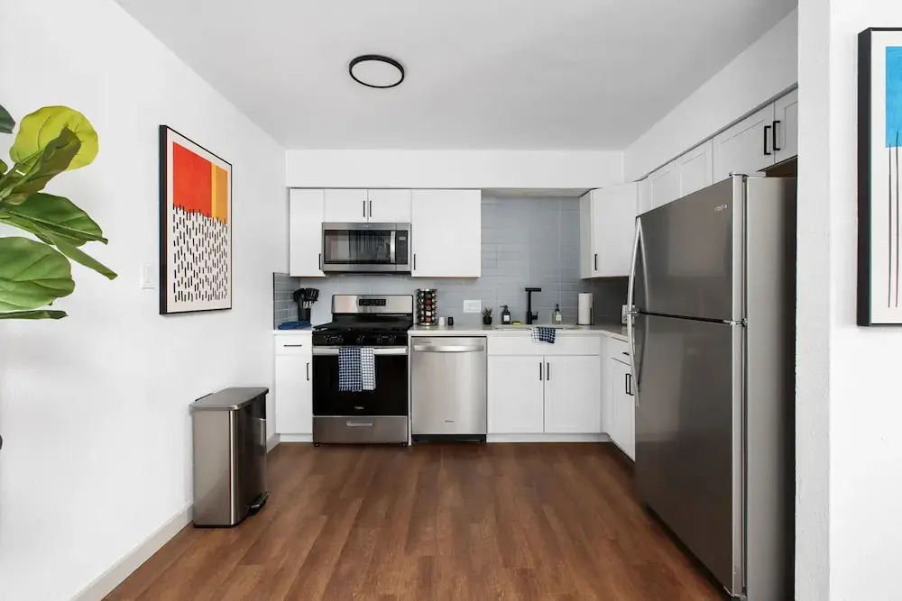 Cozy-Chic 2BR  Patio Ideal for Groups