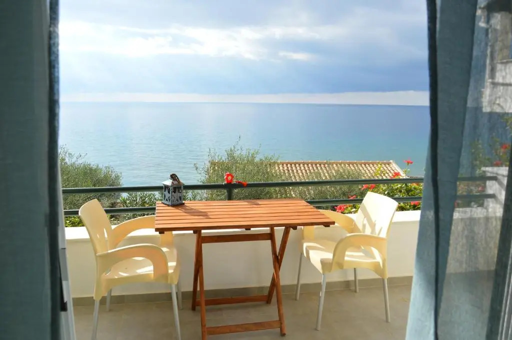 Glyfada New Era Home 120 Menigos Resort Apartments