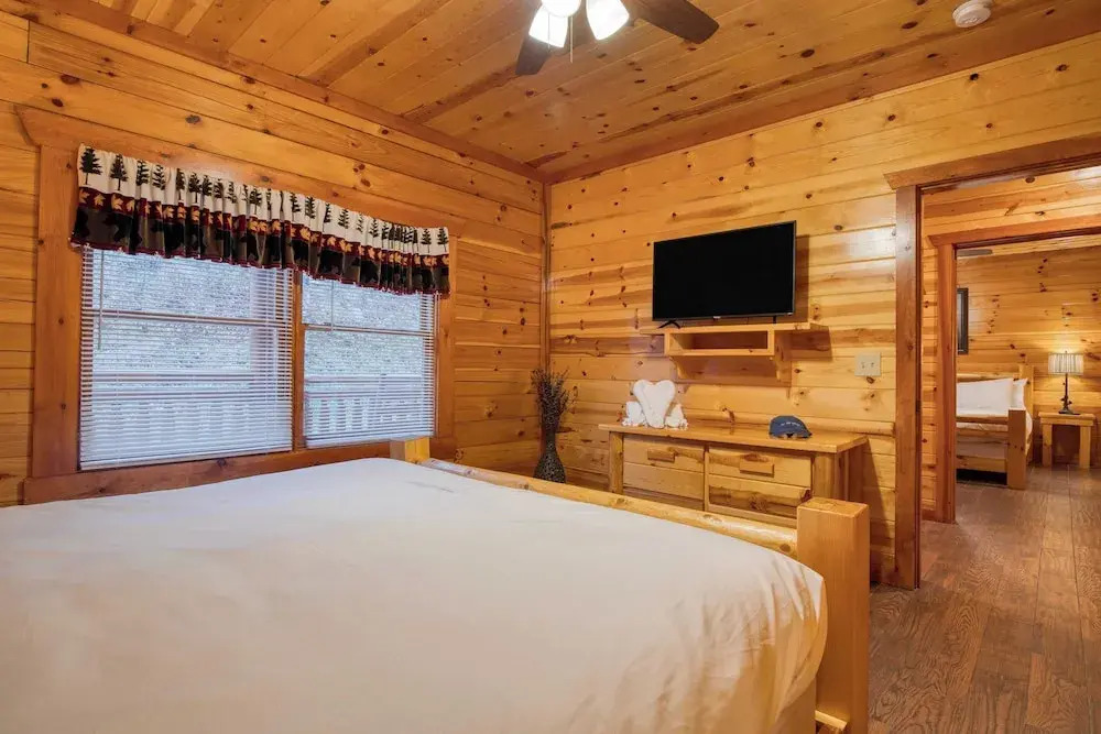 Marco Polo Lodge by Avantstay Sleeps 28 Indoor Pool Theater Game Room View