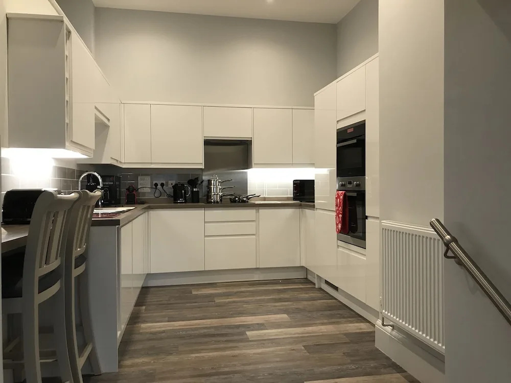 Cavendish House with Secure, Allocated Parking, 2 mins walk from Windsor Castle
