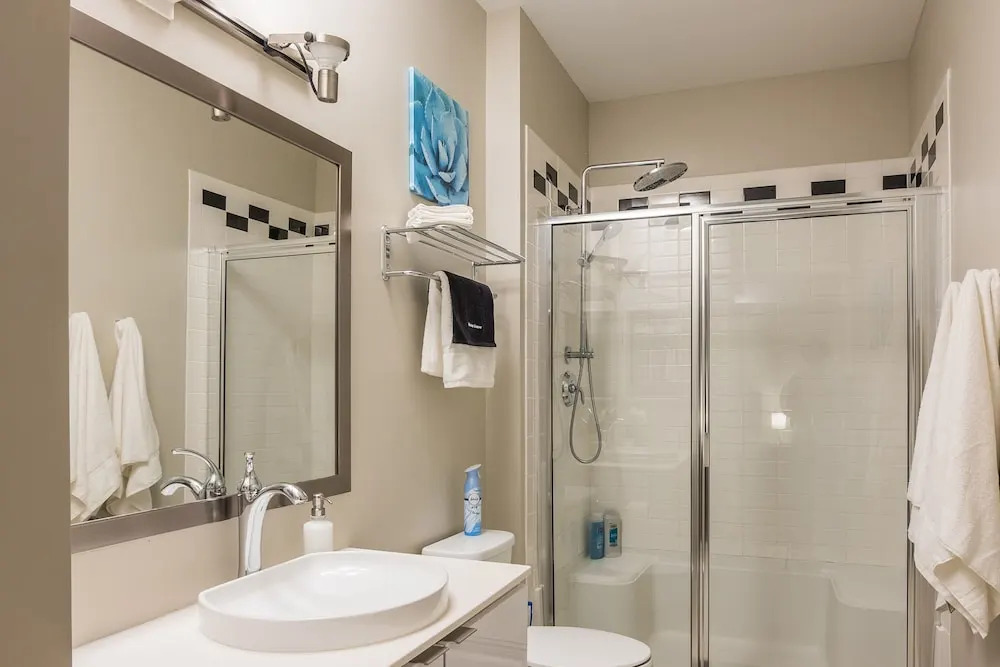 1 BR & 2 BR Apt in Central Business District by Frontdesk