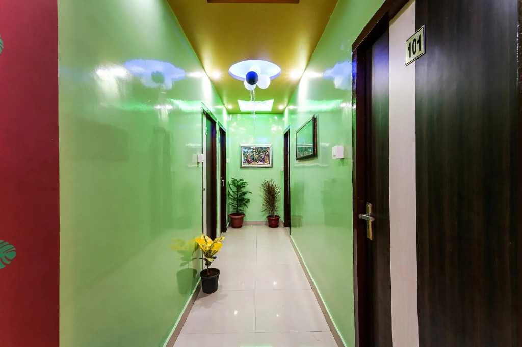 Super Hotel O by OYO Landlord