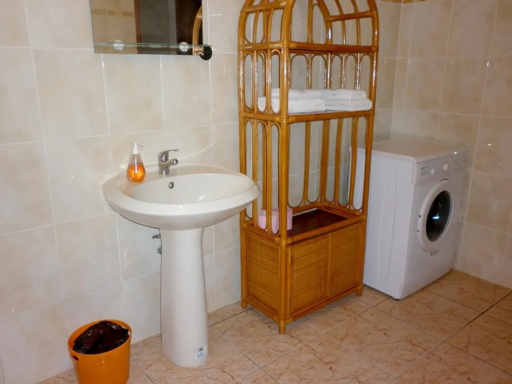 Apartment with 2 Bedrooms in Pointe-Noire, with Wonderful Mountain View And Enclosed Garden