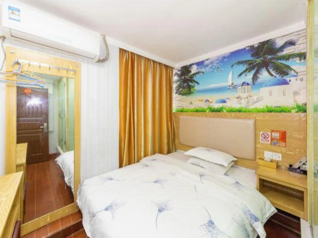 Jinfeng Hotel (Guangzhou Shangxiajiu Pedestrian Street Chenjiazhao Subway Station)