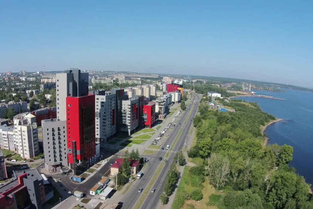 Olivinn на набережной Варкауса