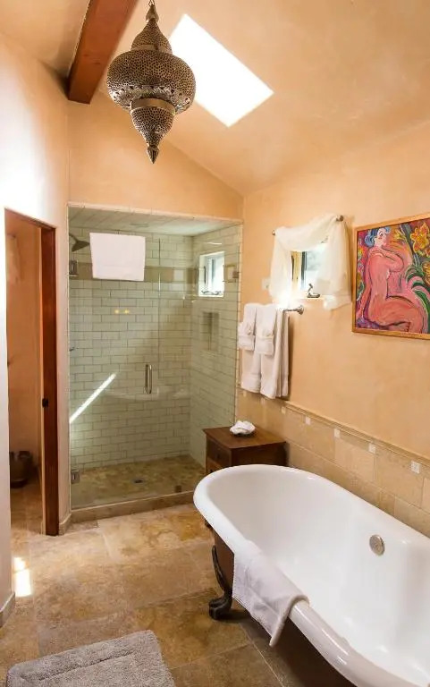 The Emerald Iguana Inn