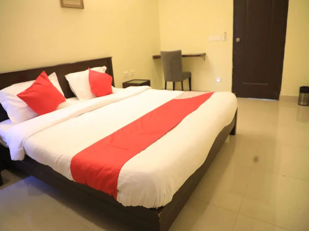 OYO 15729 Royal Stay
