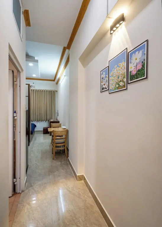 Hearth and Home De Tham