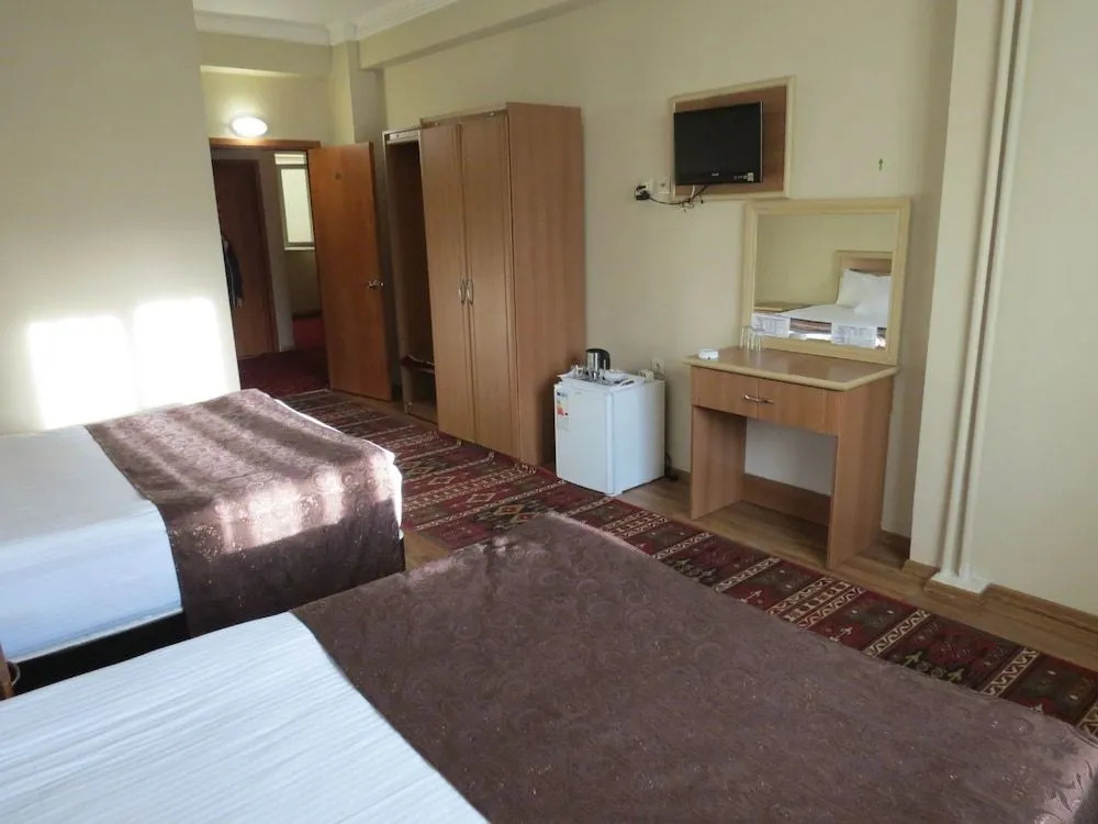 Şahin Hotel