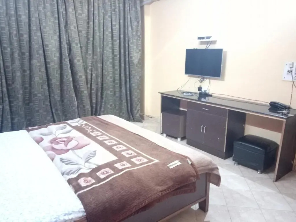 Royal Inn -01 Minute Walk in Nizamuddin Railway Station