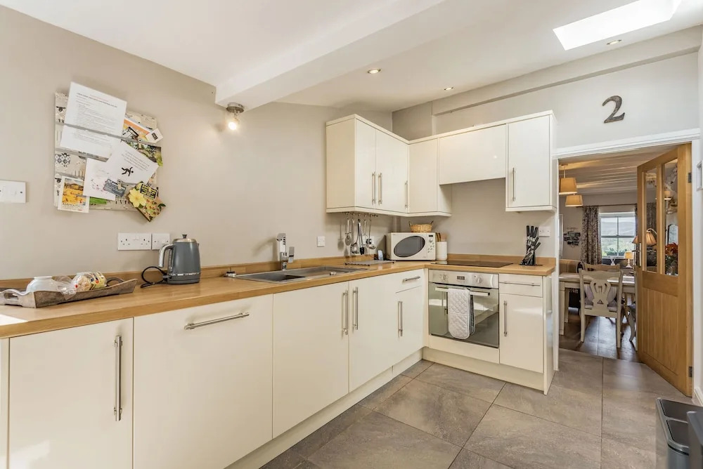 2 Bryn Tirion