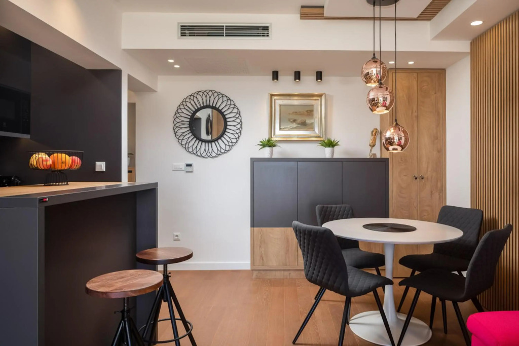 V Luxury Apartment