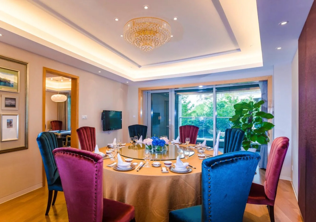 Greentown Island Lake Resort Hotel