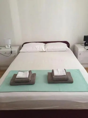Apartment ?A piro - parking and barbecue: A1 prizemlje Kastel Novi. Riviera Split