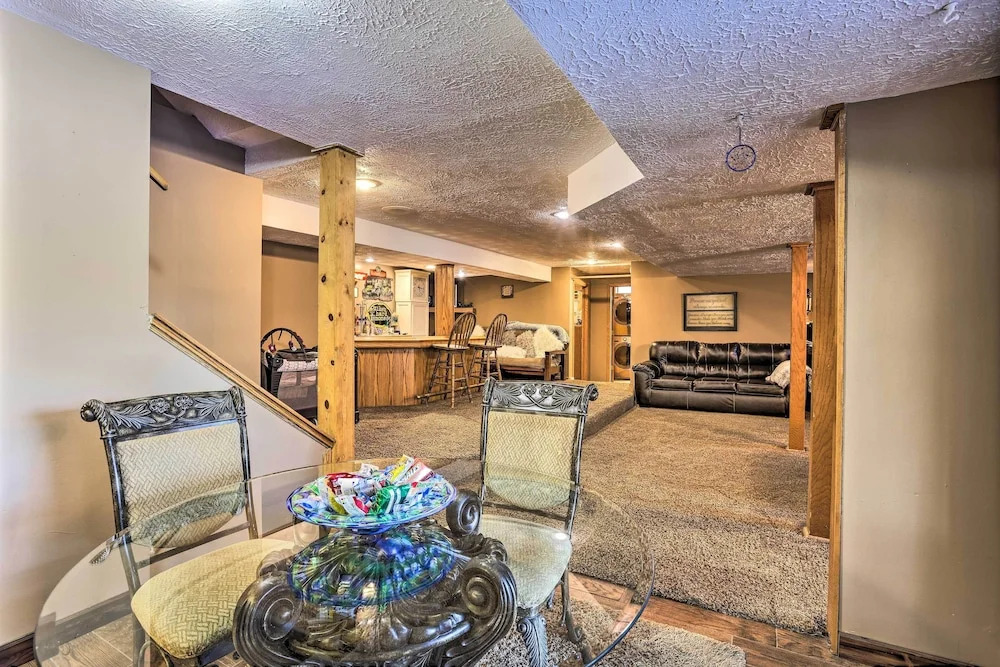 Family-friendly Omaha Oasis ~ 10 Mi to Dtwn!