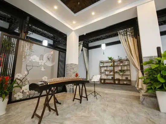 Guanlan Garden Hotel (Fantasy Kingdom Jiuz Ancient Town)