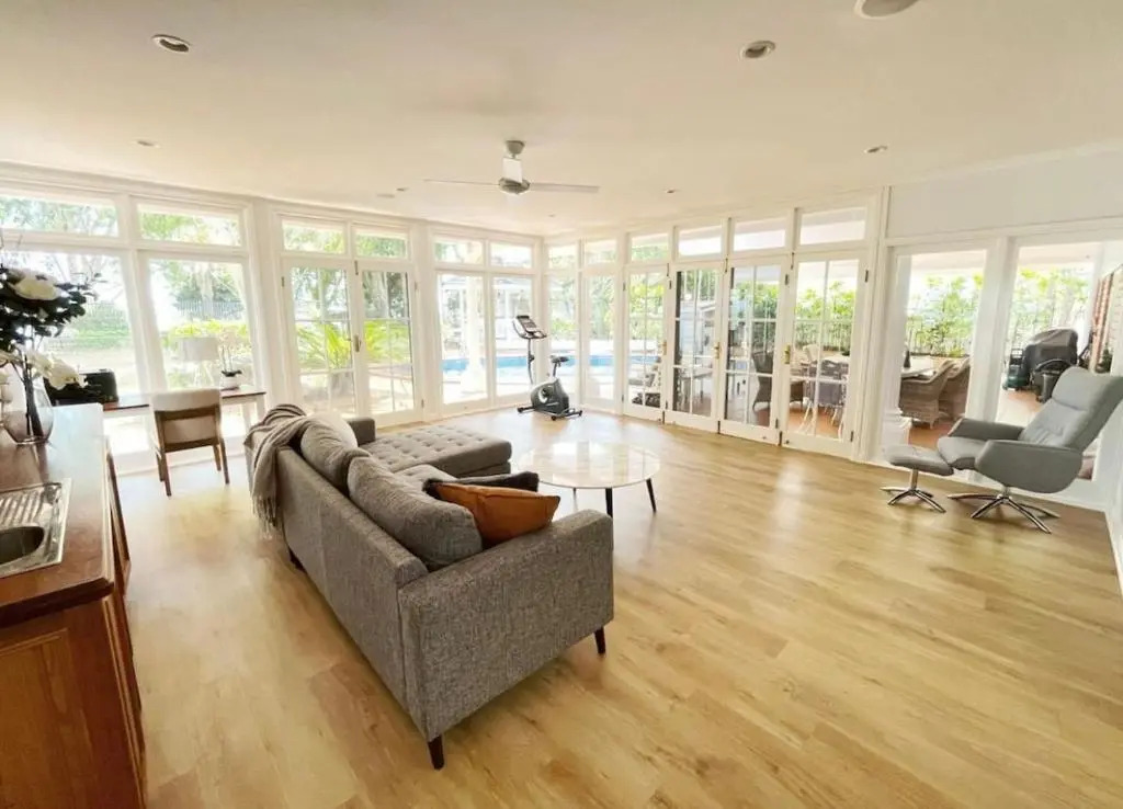 Willow Garden Stays Cairns - Beachfront 4 Bedroom Luxury Holiday Home