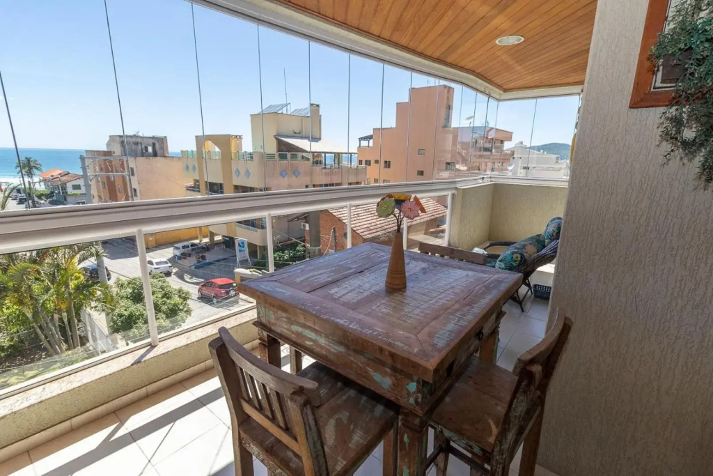 Maristela 201 - Apartamento na praia de Bombas com vista para o mar - à poucos passos da praia